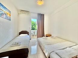 B&M Holiday Rooms