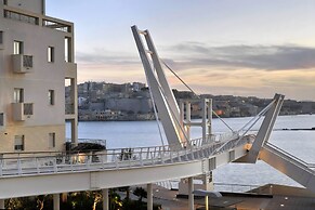 Cozy 2BR Sliema Getaway by the Water