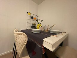 One Lux Stay Near Antwerp Central - Studio Apartment