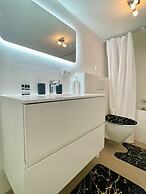 One Lux Stay Near Antwerp Central - Studio Apartment