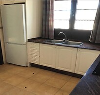 Luxury Villa - Sleeps 4, Hottub Jacuzzi & Parking