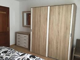 Luxury Villa - Sleeps 4, Hottub Jacuzzi & Parking