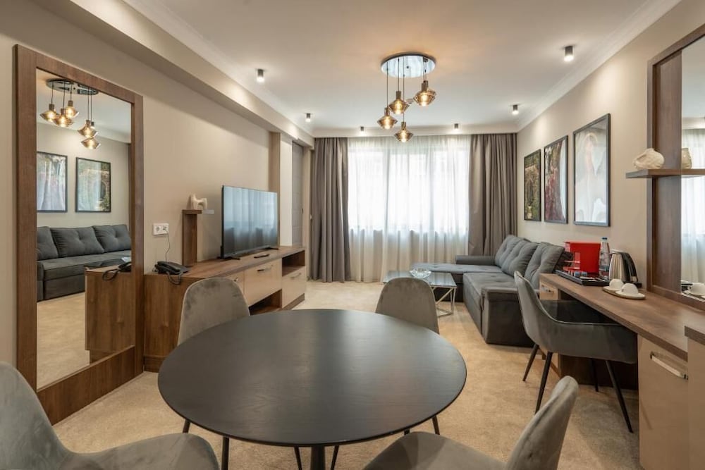 K&G City Hotel