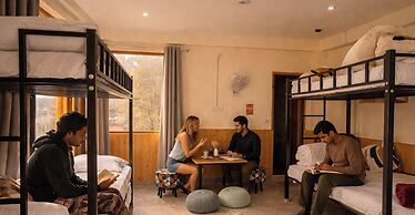 Zostel Homes Tirthan - Gushaini