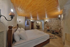 Nora Cave House