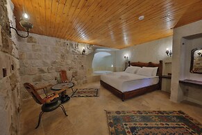 Nora Cave House