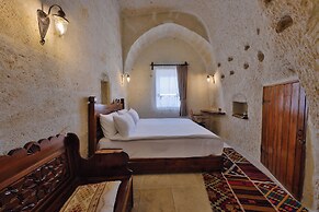 Nora Cave House