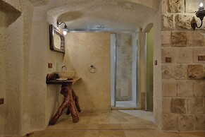 Nora Cave House