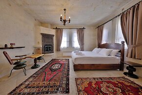 Nora Cave House
