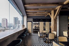 Yat hotel