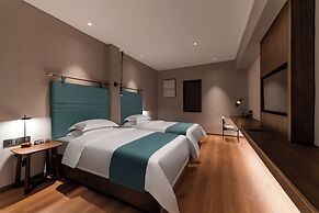 Yat hotel