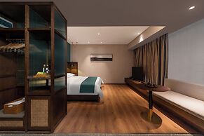 Yat hotel
