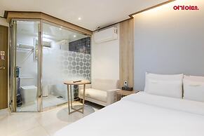 MARU HOTEL
