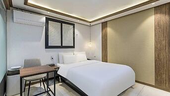 MARU HOTEL