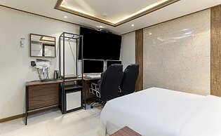 MARU HOTEL
