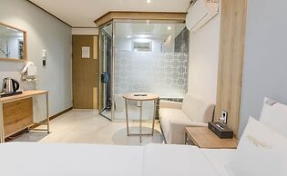 MARU HOTEL