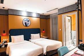 A25 Premium Hotel - 130 Ba Trieu