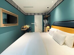 A25 Premium Hotel - 130 Ba Trieu