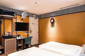 A25 Premium Hotel - 130 Ba Trieu