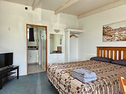 45 On Avenal Motel