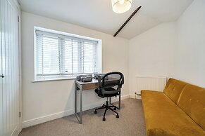 Seaside Cottage Escape in Paignton - Sleeps 4