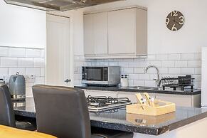 Seaside Cottage Escape in Paignton - Sleeps 4