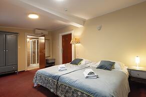 Royal Rooms