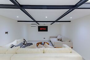 Villa Maria by Pertama Stay