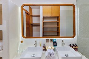 Villa Louna by Pertama Stay