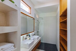 Villa Louna by Pertama Stay
