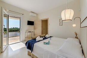 Villa Elysium With Pool And Garden