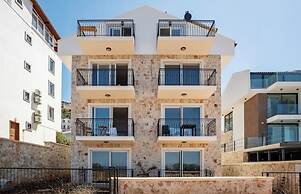 Kaş Eylül Suit Apart