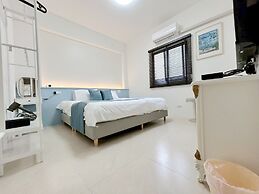 Mooon House
