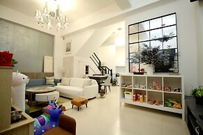 Mooon House