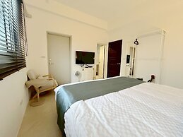 Mooon House