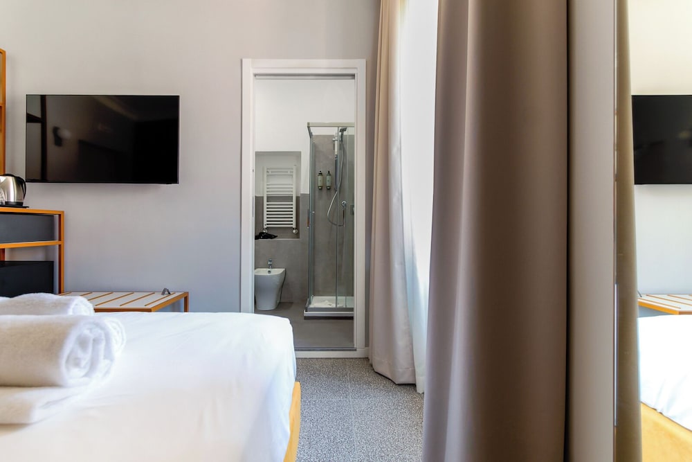 Velia Relais