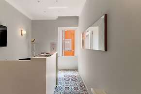 Velia Relais
