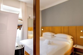 Velia Relais