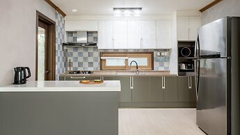 Jigeum Yeosu Ocean View Pension