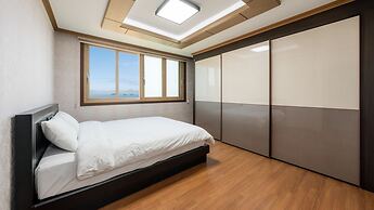 Jigeum Yeosu Ocean View Pension