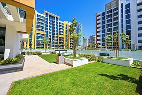 Azizi Riviera 25