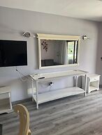 Las Americas 1-bed Apt, Sleeps 5, Pool, Parking