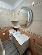 Las Americas 1-bed Apt, Sleeps 5, Pool, Parking
