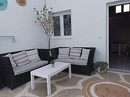 Boho Sisi Retreat - Poolside Oasis Garden Charm