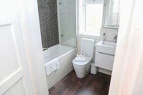 Hassocks Hideaway With Parking Garden
