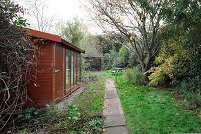 Hassocks Hideaway With Parking Garden
