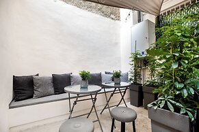 Plaka Clio Apartment by A&A Residences
