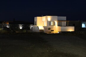 Assyr C - Santorini Cozy Retreat