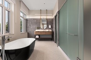 Hotel Railwayparc Montreal, Tapestry Collection By Hilton