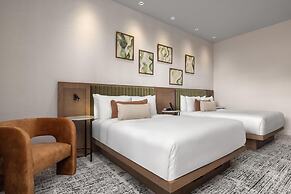 Hotel Railwayparc Montreal, Tapestry Collection By Hilton